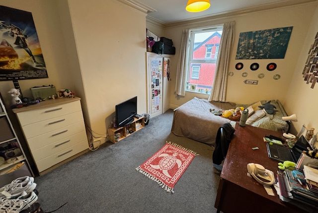 Brudenell Road Hyde Park, Leeds photo 4