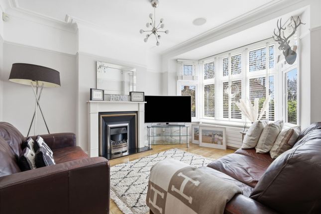84 Abbotsford Gardens, London photo 2