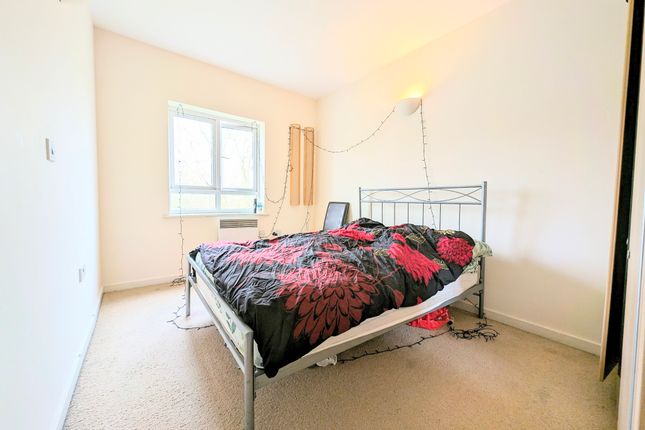 Flat to rent in Sovereign Heights, Colnbrook