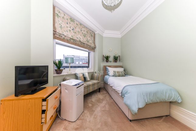 Flat to rent in Queen's Gate, London