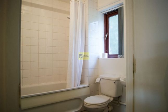 25, Denby Close, Birmingham photo 5
