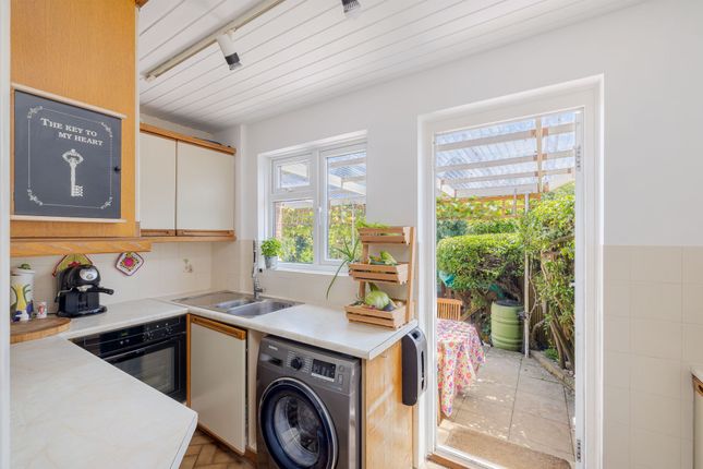52 Clare Cottages, Redhill photo 4