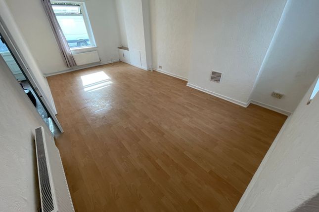 2 Davies Street, Barry photo 2