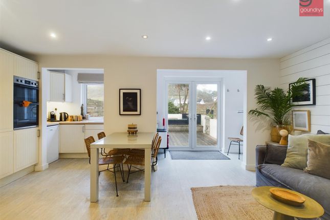 2-bed flat on 3 Beach View Apartments, West Cliff, Truro, £250,000