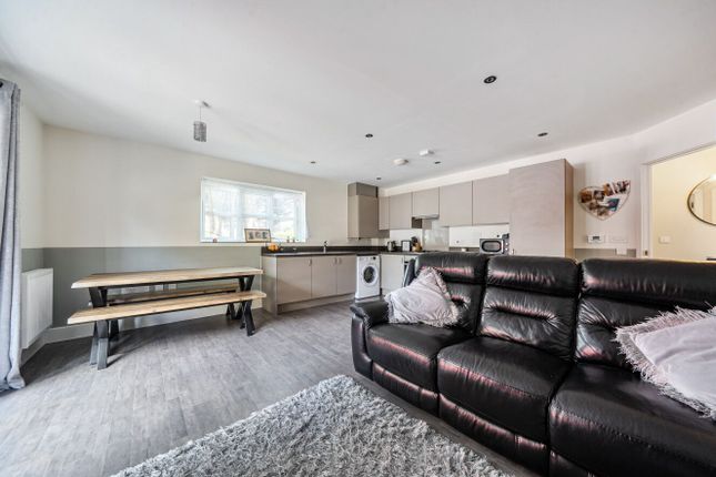 Flat One, Summerwood, Crawley photo 2