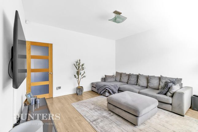 5, Whitland Drive, Oldham photo 4