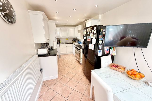 28, Beverley Drive, Edgware photo 4