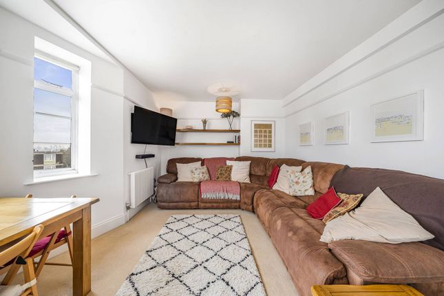 Flat to rent in Eaglesfield Road, Shooter's Hill, London