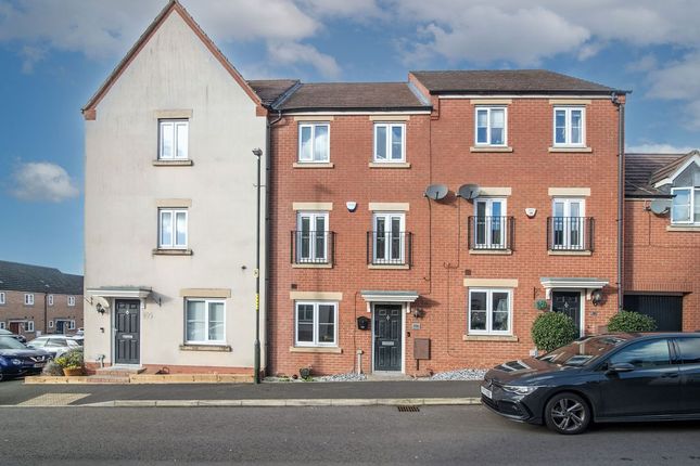 Thumbnail Town house for sale in Dixon Close, Redditch