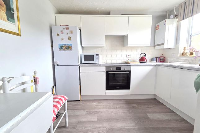 1, Court Drive, Stourport-On-Severn photo 2