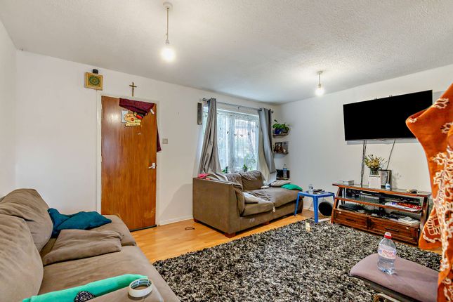 5 Oakridge, Oakridge, Milton Keynes photo 4
