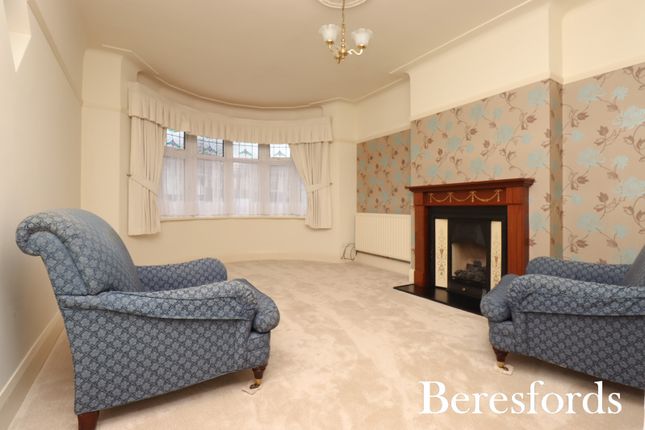 15, Acacia Drive, Upminster photo 2
