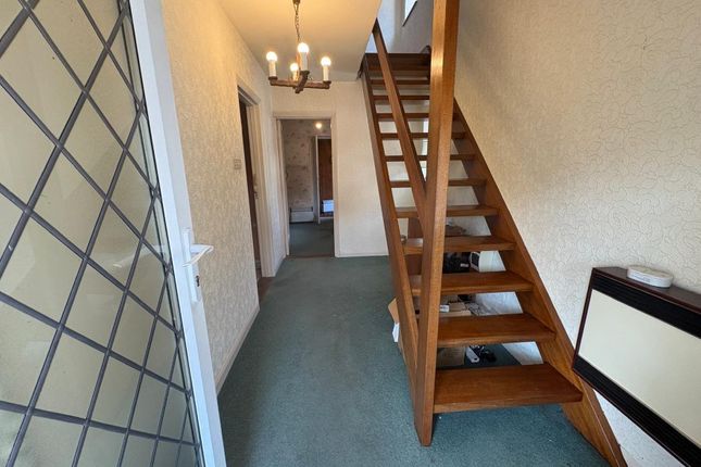 9 Oakbank, Hutton, Brentwood photo 3