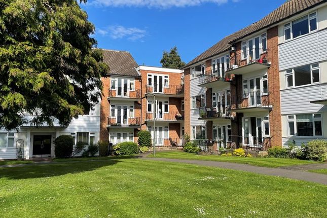 Flat for sale in Lindfield Gardens, Guildford