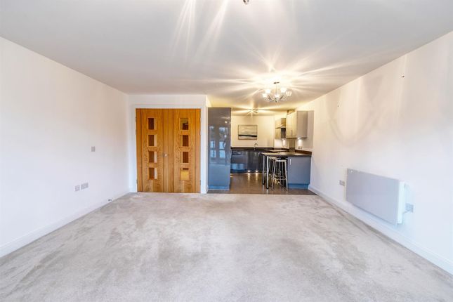 Flat for sale in Loddon House, London Road, Ruscombe