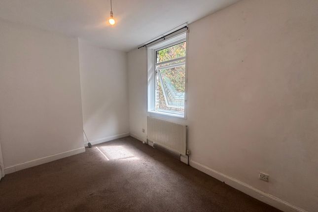 21, Station Road, HOLMFIRTH photo 5