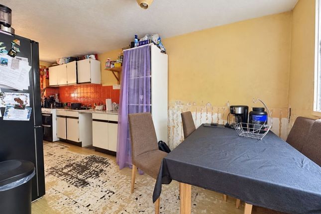 20, Davison Close, Leicester photo 2