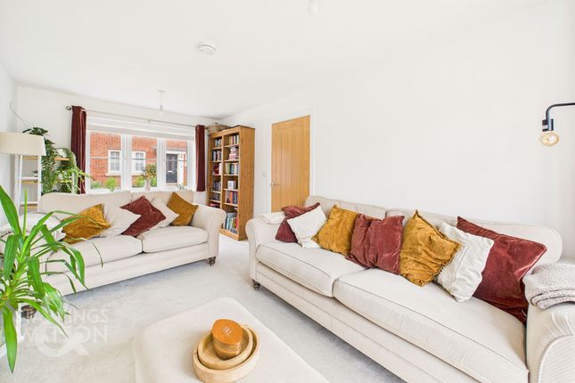 15 Ferrers Gardens, Wymondham photo 2