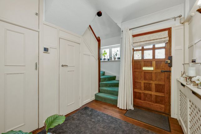 7, Chesterfield Drive, Surrey photo 2