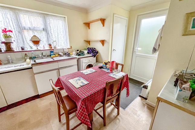 3, Palmerston Close, Poole photo 4