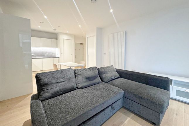 34, Starboard Way, London photo 3