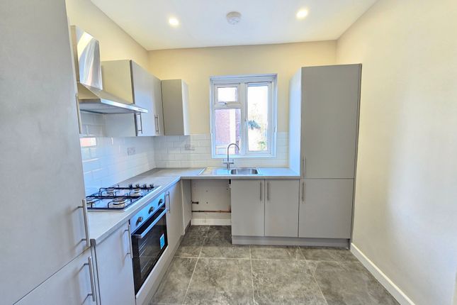 Flat to rent in High Street, Orpington