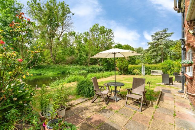 45, Lawn Avenue, West Drayton photo 2