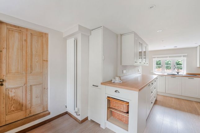 3,Larkbeare, High Street, Surrey photo 3