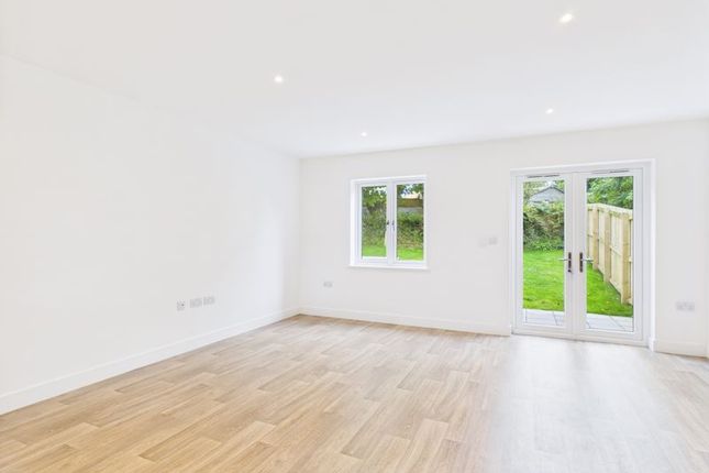 5, Teg Lowarth, Redruth photo 3