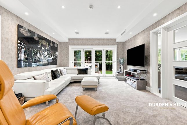 10 Parklands, Chigwell photo 4