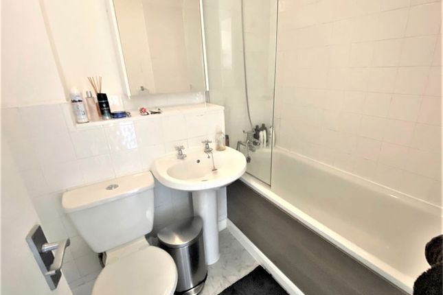 64, Ashbourne Crescent, Taunton photo 5