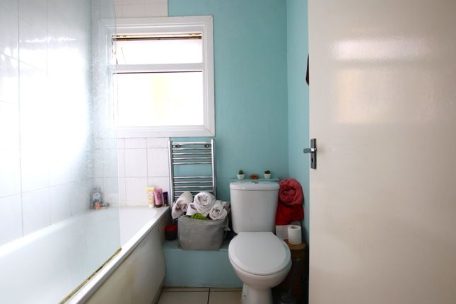 Flat 3, 163 Selhurst Road, London photo 4