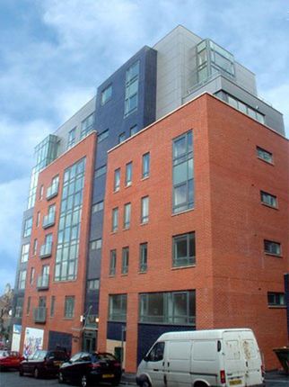 Flat to rent in Oldham Street, Liverpool