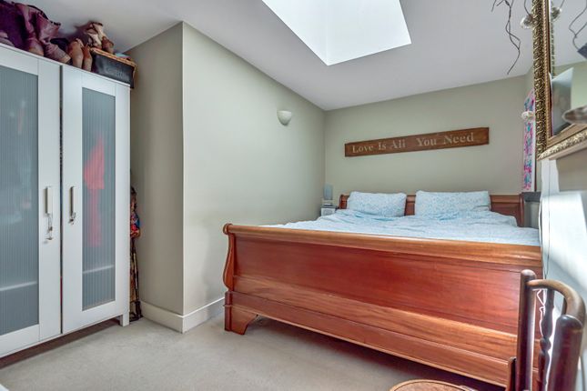 Flat to rent in 2A Queen Street, Henley-On-Thames, Oxfordshire