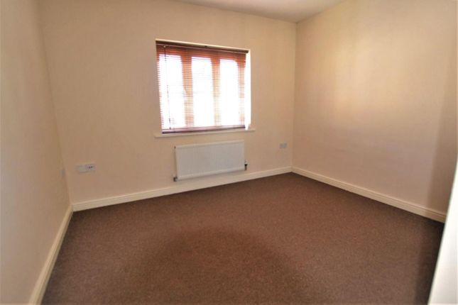 Detached house to rent in Lilian Close, Swindon