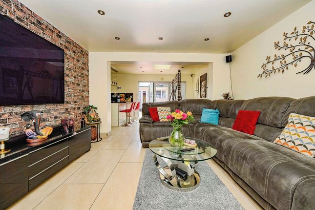 61, Briars Wood, Hatfield photo 2