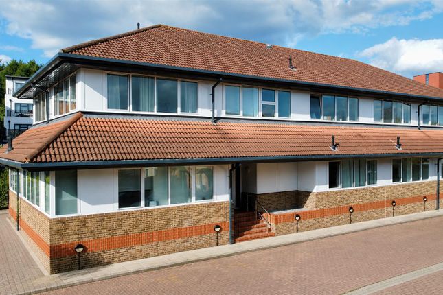 1-bed flat on Flat 2, Avenue Court 4A, Victoria Avenue, Camberley, £215,000