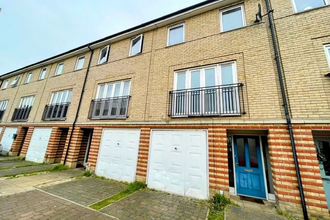 Town house to rent in Harland Street, Ipswich