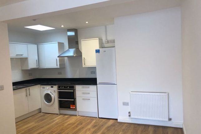 Flat 2 London House, Lower Road, Maidenhead photo 2