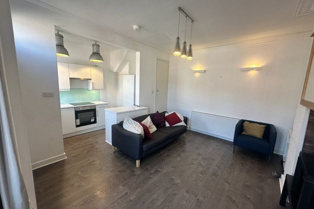 14, Norman Mount, Leeds photo 2