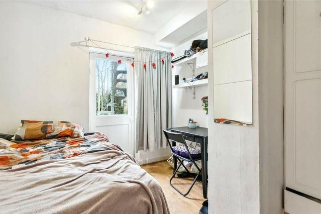 Flat B 57, Hazellville Road, London photo 3