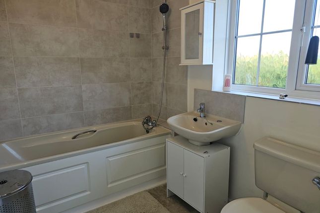 15, Acer Avenue, Hayes photo 4