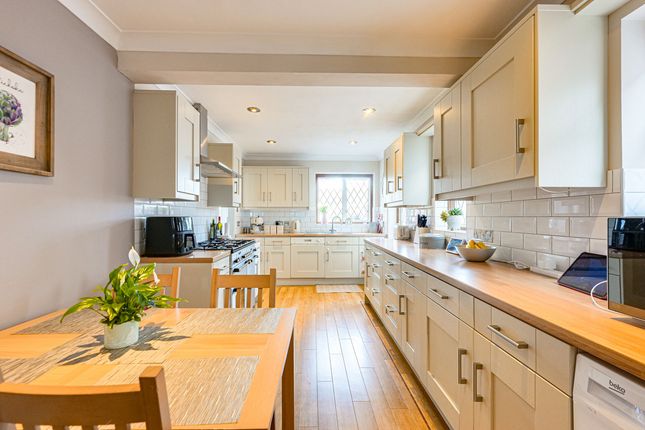27, Glynde Way, Southend-on-Sea photo 2