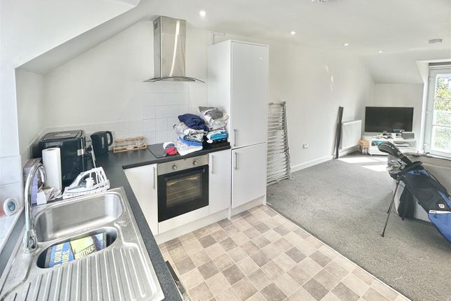 17 Gwealdues Court, Falmouth Road, Helston photo 5