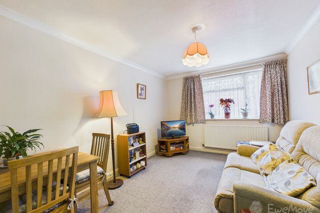 53, WELLINGTON AVENUE, BORDON photo 2