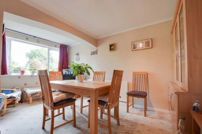 12 Sutton Close, Leicester photo 3