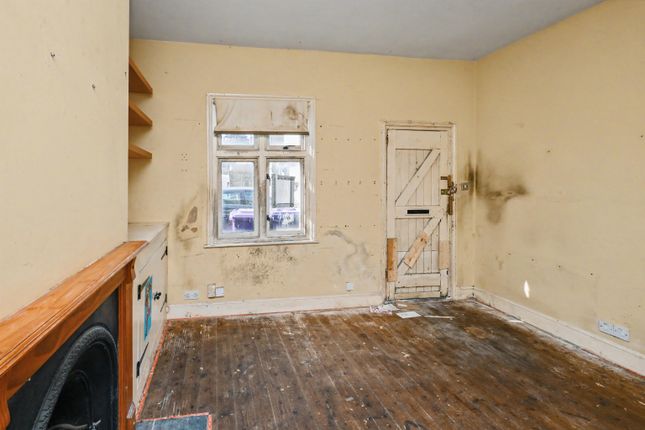4 The Alms Houses, Royston photo 4