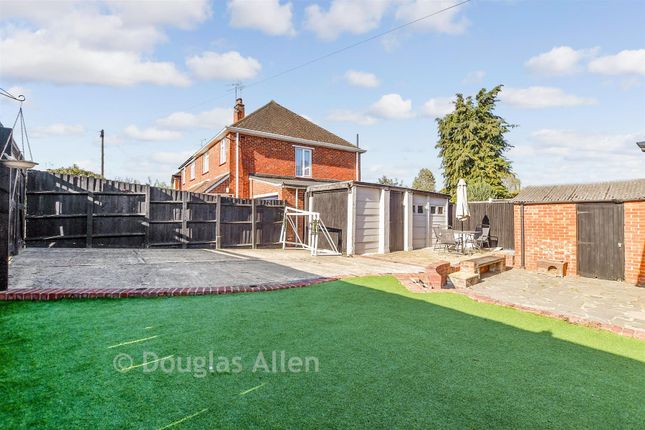 15, Upper Swaines, Epping photo 2