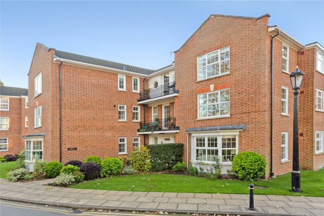 Thumbnail Flat for sale in Whitelock House, Phyllis Court Drive, Henley-On-Thames, Oxfordshire