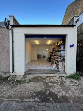 Thumbnail Warehouse to let in Meads Lane, Seven Kings